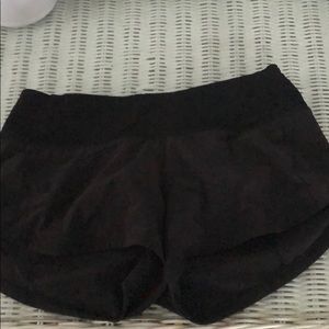 lululemon hotty hot low rise shorts